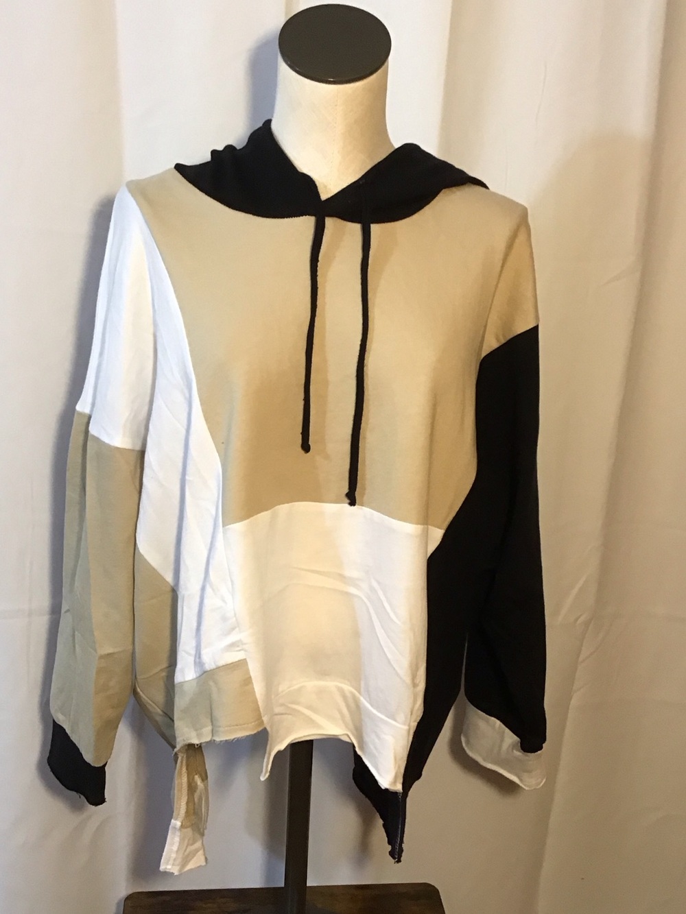 Colorblock Hooded Sweatshirt in Beige, Black & White